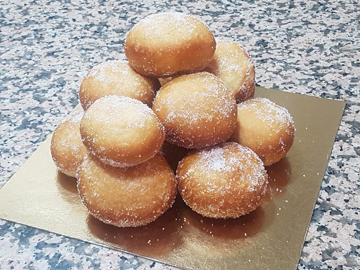 Boules de beignets fourrées à la crème au thermomix